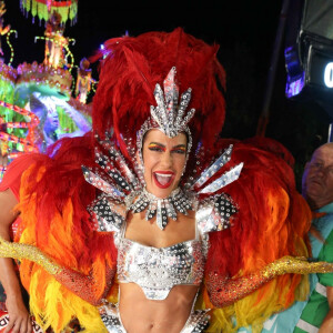Lore Improta arrasou muito no Carnaval 2024 como musa da Viradouro