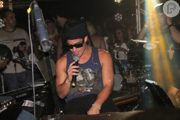 Thiago Martins lança sua primeira roda de samba intitulada Sem Roteiro com TG no morro do Vidigal, na Zona Sul do Rio de Janeiro