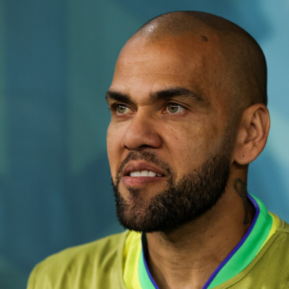 Uma nova decisão da Justiça determinou que Daniel Alves receberá 1,2 milhão de euros (R$ 6,45 milhões) do Fisco da Espanha