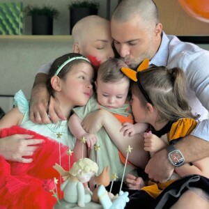 "É nítido que vocês estão passando por um momento delicado, mas é nítido que o amor transborda", escreveu uma fã diante das belíssimas fotos da família de Fabiana Justus