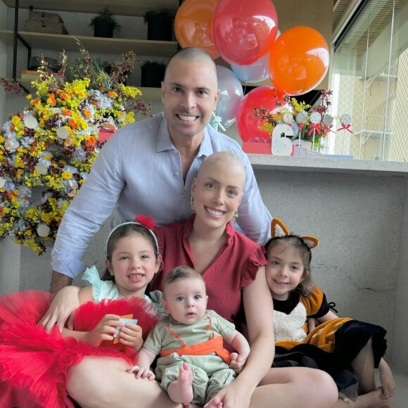 Fabiana Justus posou ao lado da família completa em fotos belíssimas postadas no Instagram