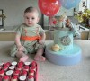 Fabiana Justus fez uma festinha com a família para celebrar o sexto mêsversário de Luigi, seu filho caçula