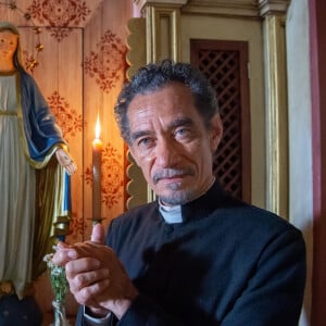 Em Renascer, padre Santo (Chico Diaz) foi responsável pelo casamento de Maria Santa (Duda Santos) e Zé Inocêncio (Humberto Carrão)