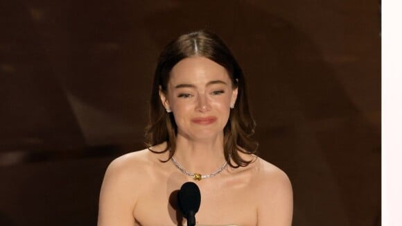 Oscar 2024 teve vestido descosturado, tropeção e tombo: Emma Stone e mais atrizes passaram sufoco fashion com looks