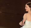 Durante seu discurso, Emma Stone revelou ter estragado seu vestido, um Louis Vuitton na cor verde pastel