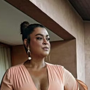 Preta Gil, que cantou na cerimônia, usou um vestido com estampas triangulares