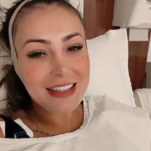 Andressa Urach, otimista com o resultado, disse que mostraria como ficou para fãs depois do seu pós-operatório