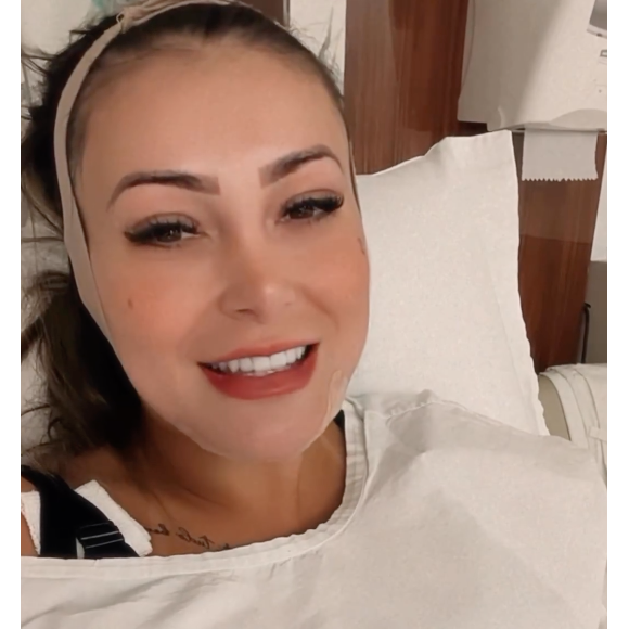 Andressa Urach, otimista com o resultado, disse que mostraria como ficou para fãs depois do seu pós-operatório