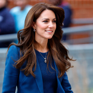 Kate Middleton passou por uma cirurgia no abdômen em janeiro e raramente tem sido vista, gerando rumores sobre sua saúde e até uma possível separação do príncipe William