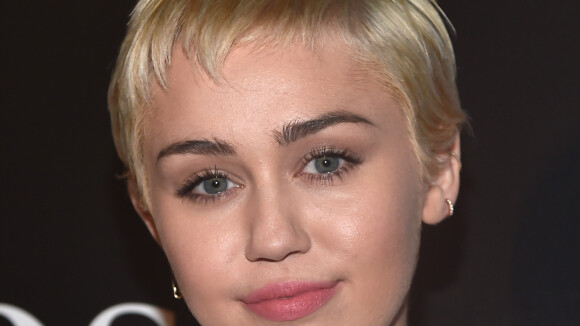 Miley Cyrus coloca mansão à venda por R$ 15 milhões. Confira fotos!