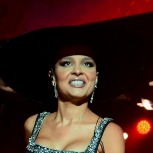 Após polêmica com magreza, Maiara ignora críticas e volta a exibir o corpo só de biquíni