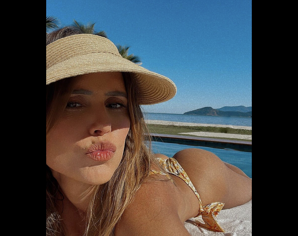 Foto: Deborah Secco adora mostrar seu corpo em fotos de frente e verso ...