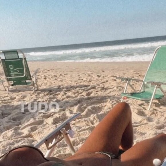 Até mesmo sem mostrar o rosto, Deborah Secco garante a beleza de suas curvas e encanta a web