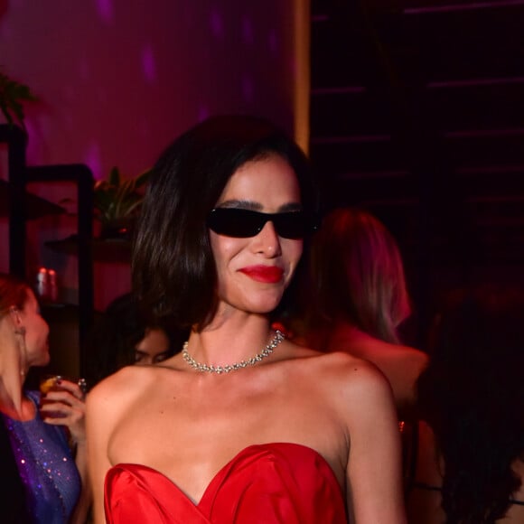 Vestido vermelho: Bruna Marquezine trocou de roupa durante evento de moda e surgiu com outra peça igualmente arrasadora