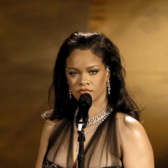 Rihanna, em entrevista para a revista, disse que pretende ter mais filhos além de Riot e RZA, especialmente uma menina