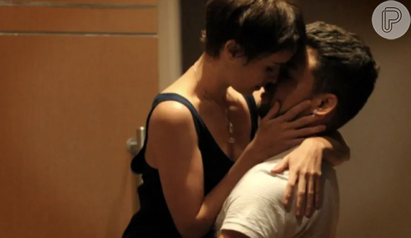 Além do plano de vingança que Nina (Débora Falabella) nutria por Carminha (Adriana Esteves), a jovem se derretia pelos beijos de Jorginho (Cauã Reymond)