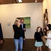 Kate Moss visita exposição na companhia da filhga, Lila Grace