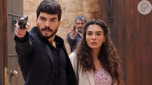 Akın Akınözü e Ebru Şahin são os protagonistas da novela turca Hercai: Amor e Vingança