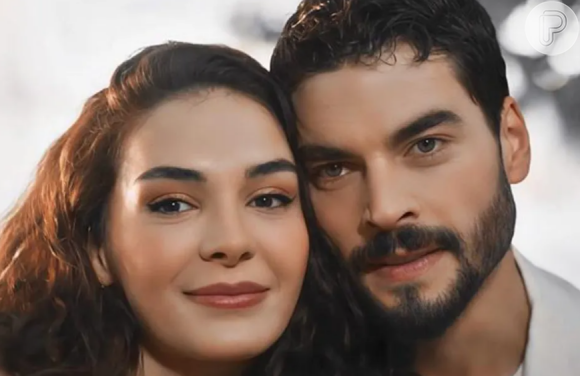 Akın Akınözü e Ebru Şahin são os novos queridinhos dos brasileiros por conta da novela turca 'Hercai'