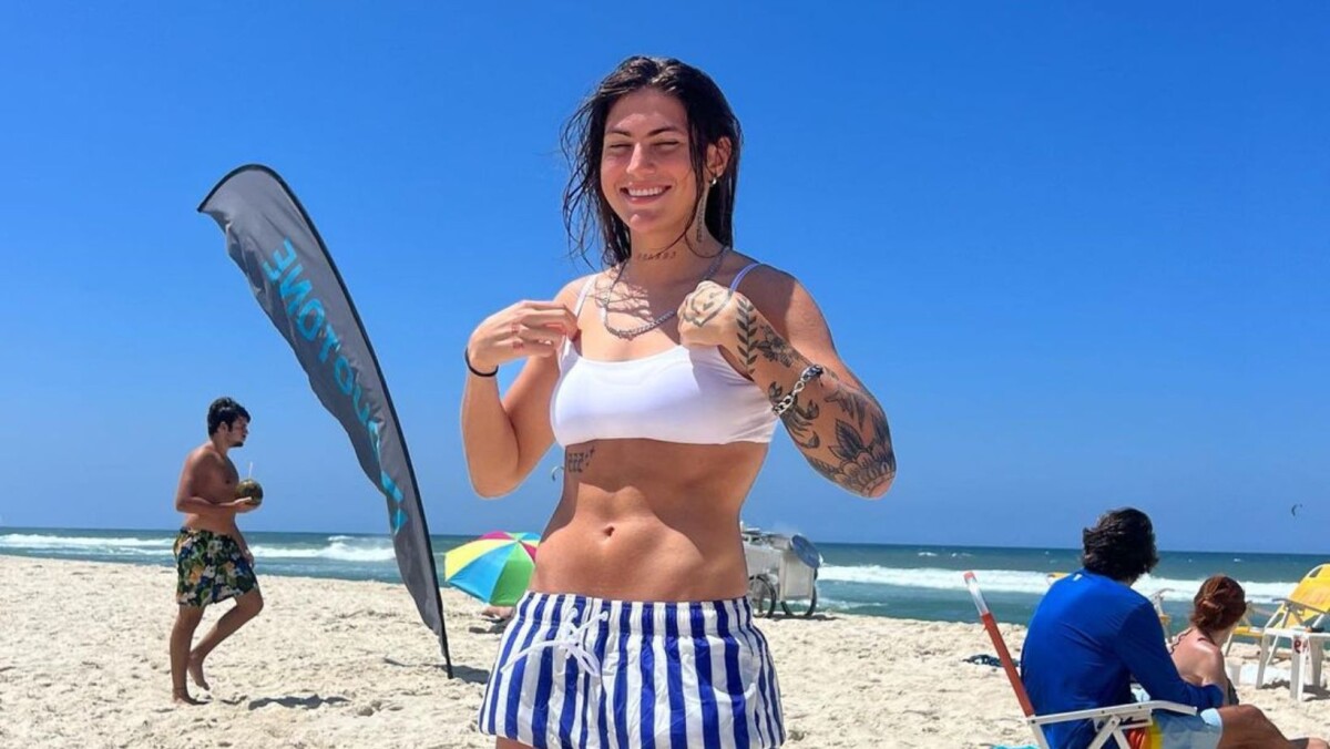 Quem é Mia Carvalho? Affair de Yasmin Brunet ostenta barriga trincada em  fotos de biquíni e detalhe inusitado chama atenção - Purepeople