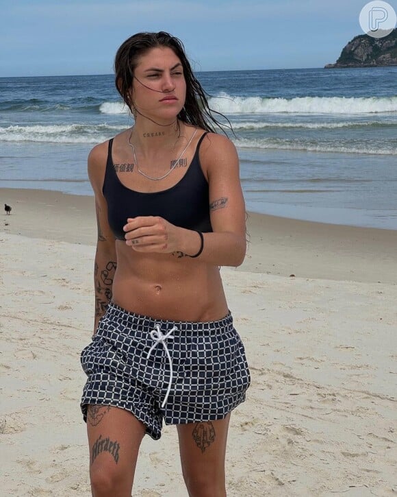 Mia Carvalho não dispensa fotos de biquíni nas redes sociais, mas detalhe chama atenção