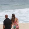 Camila Pitanga gravou cenas da novela 'Babilônia' com o ator Gabriel Braga Nunes na praia da Reserva, Zona Oeste do Rio de Janeiro, na tarde desta quinta-feira, 22 de janeiro de 2015