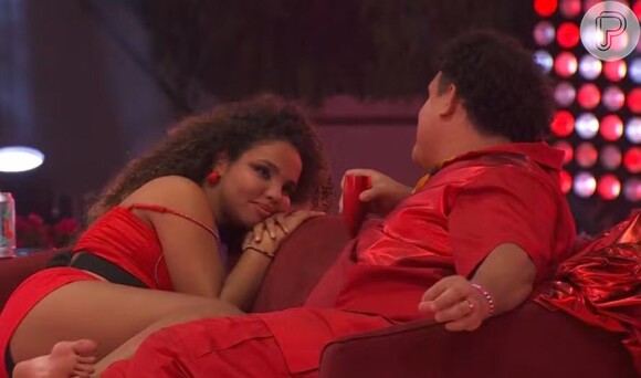 Lucas Henrique flertou pela primeira vez com Pitel em festa no 'BBB 24'