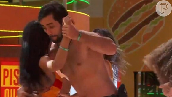 Matteus e Isabelle tiveram caso no 'BBB 24' e continuam com romance fora do reality