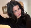 Kylie Jenner causou alvoroço nas redes sociais ao aparecer de moletom largo