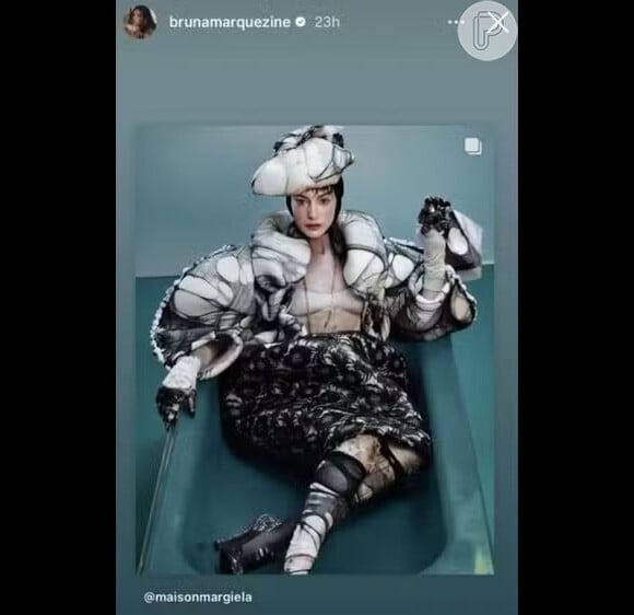 Bruna Marquezine postou em seu perfil do Instagram uma foto da nova coleção da Maison Margiela, explicitando que é fã de grife francesa