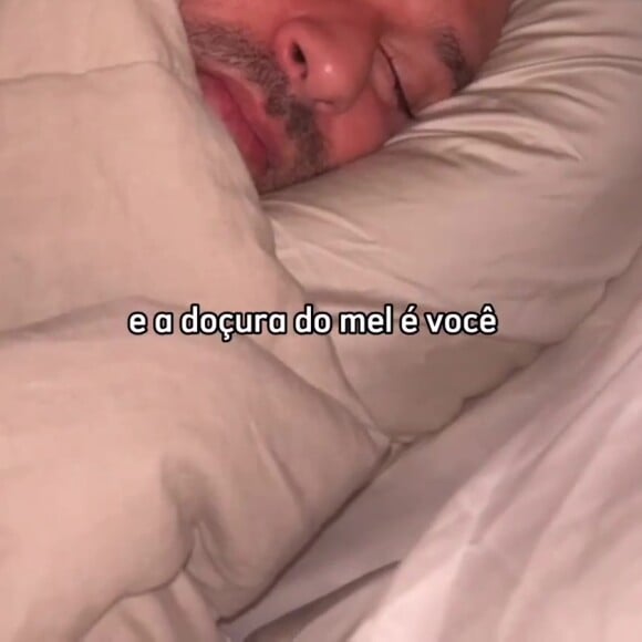 Diogo Nogueira completa 43 anos de vida nesta sexta-feira (26). Nas redes sociais, o sambista ganhou um parabéns todo especial de Paolla Oliveira