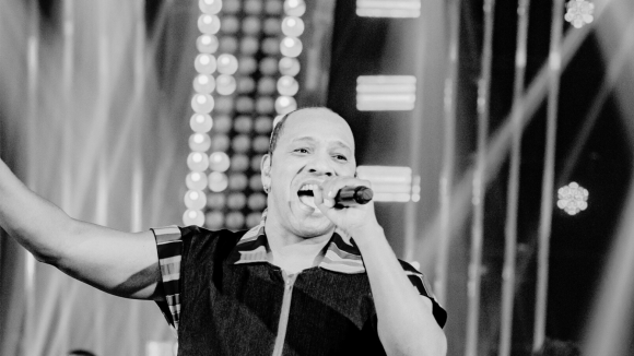URGENTE: Morre Anderson Leonardo, vocalista do Molejo, após luta contra câncer raro