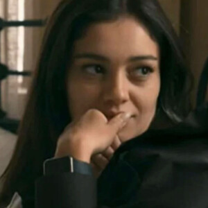 Em 'Renascer', Eliana (Sophie Charlotte) não se faz de difícil e aceita trabalhar no bordel de Sandra (Giullia Buscacio)
