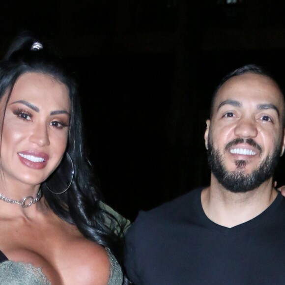 Com Gracyanne Barbosa divulgando o novo single de Belo, mesmo diante de tamanha polêmica, alguns internautas levantaram a hipótese de a separação ser um golpe de marketing
