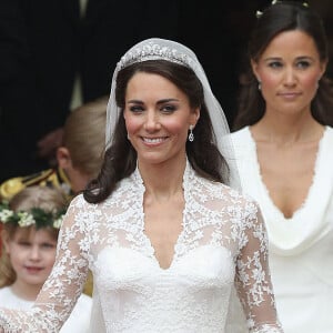 Vestido de noiva de Kate Middleton foi escolhido a dedo pela princesa