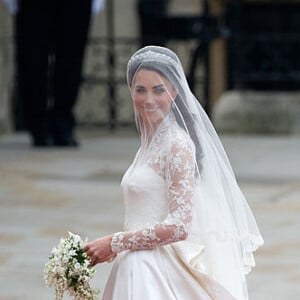 Cauda do vestido de noiva de Kate Middleton tinha quase 2,7 metros