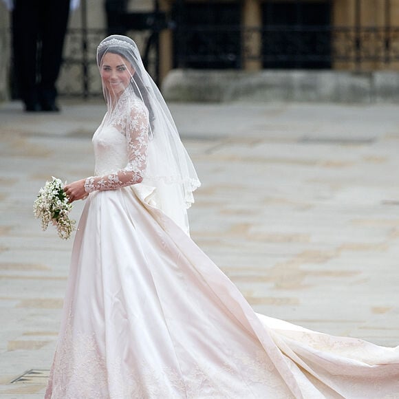 Cauda do vestido de noiva de Kate Middleton tinha quase 2,7 metros
