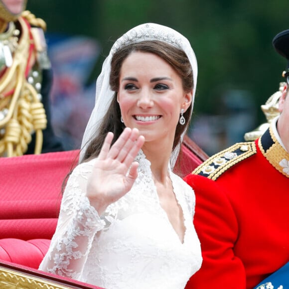 Vestido de noiva de Kate Middleton é elogiado até os dias de hoje