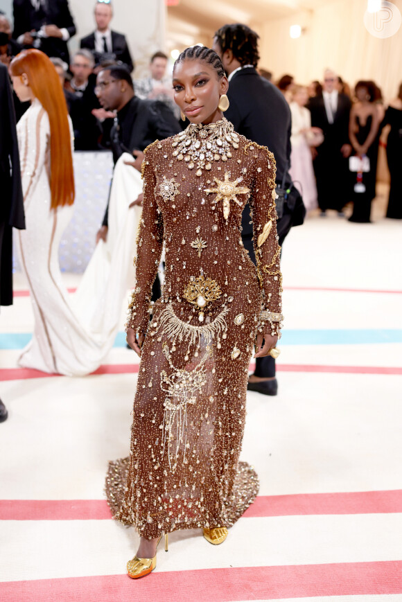 Met Gala: em 2023, a atriz Michaela Coel deixou sua pele à mostra em um look transparente de pedrarias