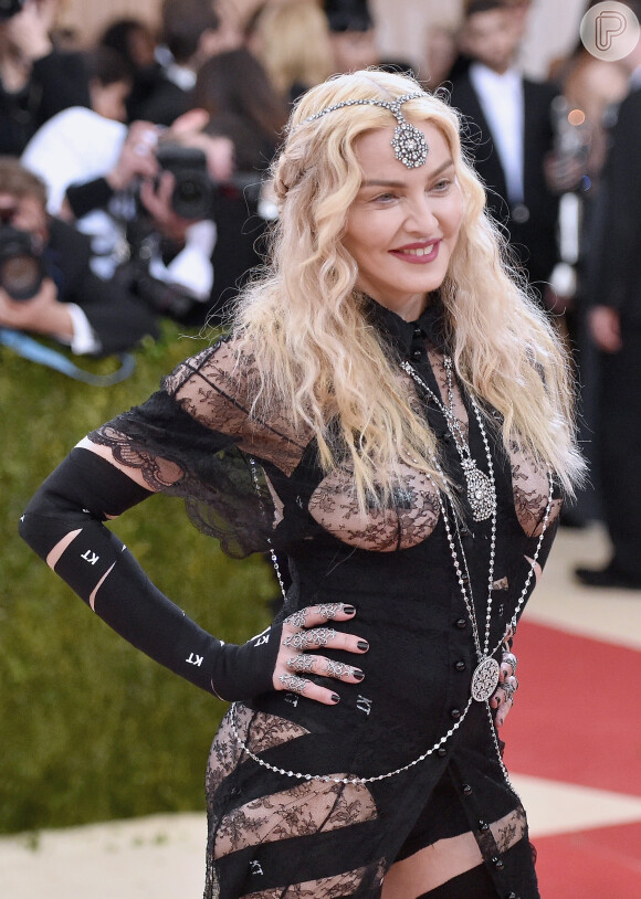 Em 2016, Madonna usou e abusou da transparência em seus seios e bumbum. Marcou a época!