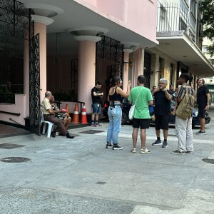 Gravação de filme em prédio de Copacabana mostra portaria aberta; entra e sai de equipe causa desconforto em moradores