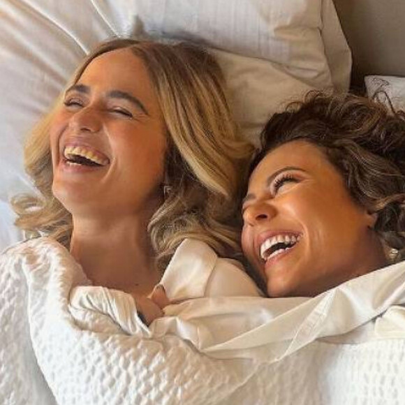 Paolla Oliveira e Nanda Costa têm dado o que falar nas redes sociais por conta das cenas quentes das personagens Jordana e Milena