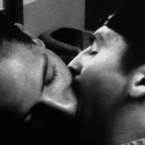 Dançarino de Madonna, Gabriel Trupin, beijou outro homem nos anos 90 e cena marcou o documentário 'Na Cama com Madonna'; na ocasião, ele ainda não era assumido para a família