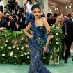 Ninguém acima dela! Zendaya faz retorno triunfal ao MET Gala com visual dramático e web vai à loucura: 'Dona do evento'