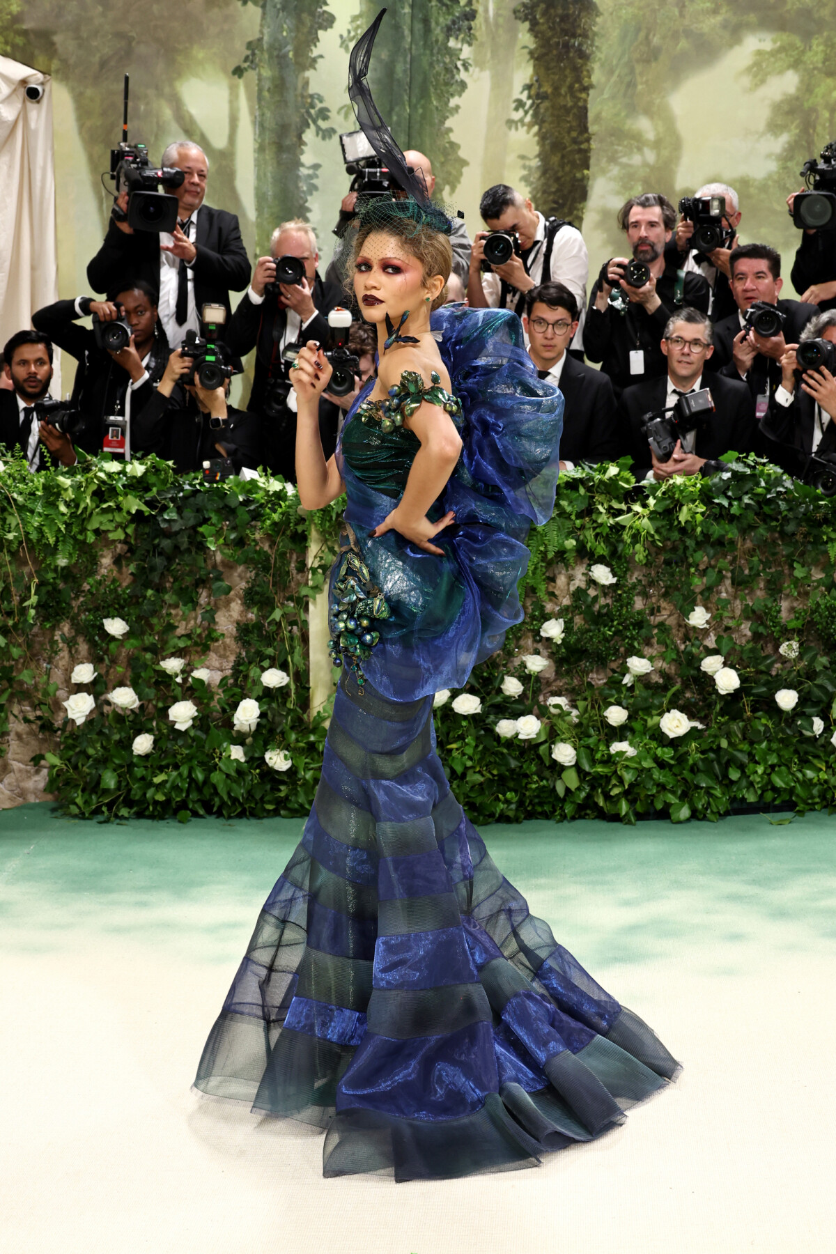 Foto: Zendaya faz retorno triunfal ao MET Gala com look desenhado por