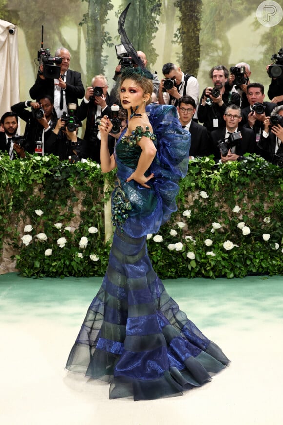 Zendaya faz retorno triunfal ao MET Gala com look desenhado por John Galliano para a Dior em 1999