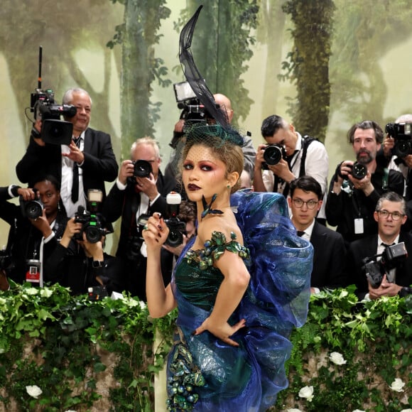 Zendaya faz retorno triunfal ao MET Gala com look desenhado por John Galliano para a Dior em 1999
