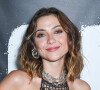 Polliana Aleixo dispensou sutiã em look de crochê para lançamento da terceira temporada da série 'Dom' nesta segunda-feira 13 de maio de 2024