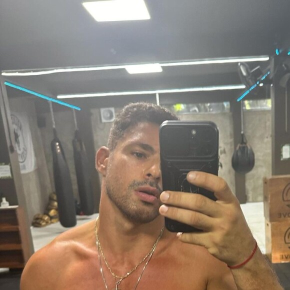 Cauã Reymond revelou, nas redes sociais, o que come para manter o corpo definido em uma sequência de pratos
