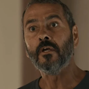 Em 'Renascer', José Inocêncio (Marcos Palmeira) não vai aceitar que Sandra (Giullia Buscacio) tire sua filha de casa e ele rouba a criança dela